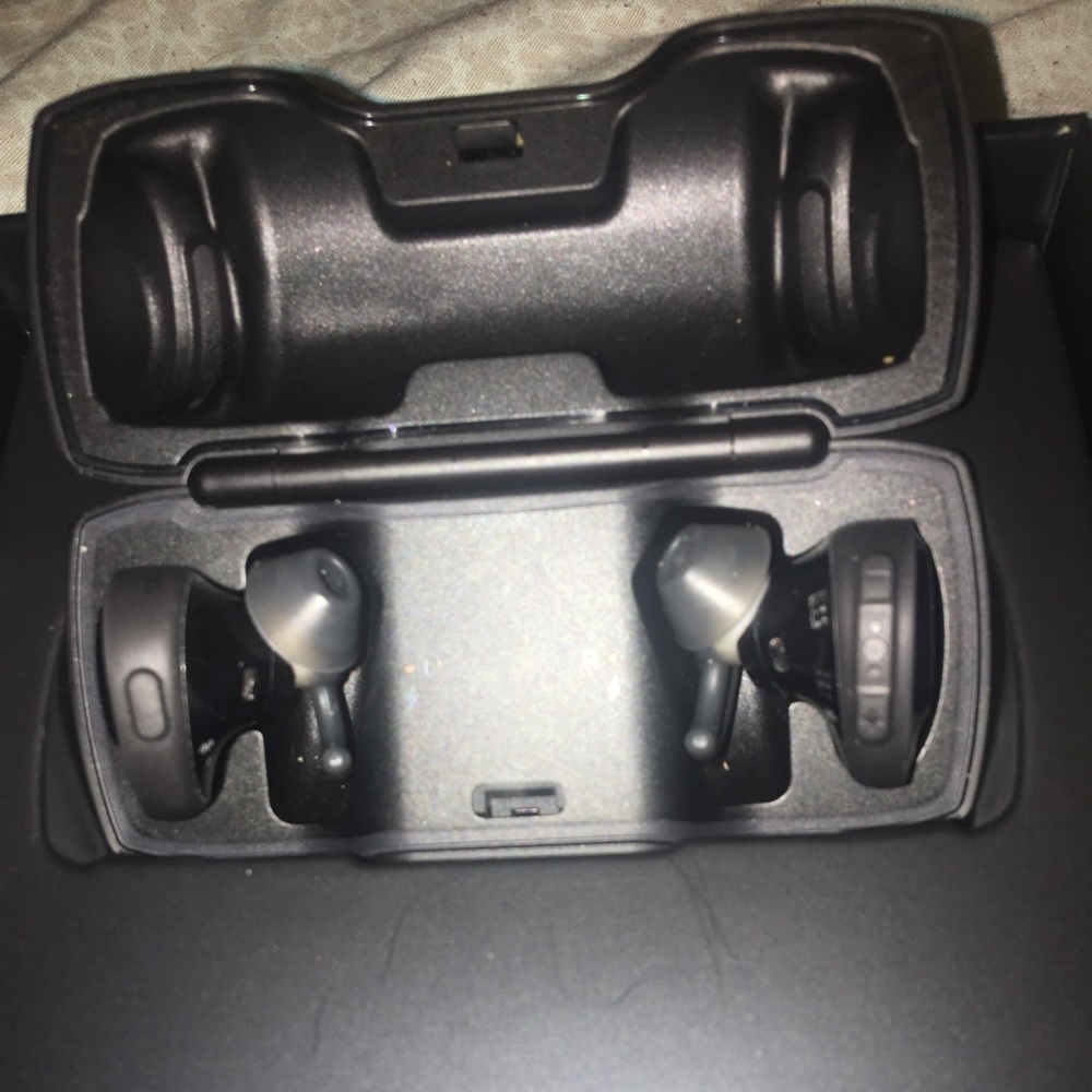 Wireless BOSE earphones